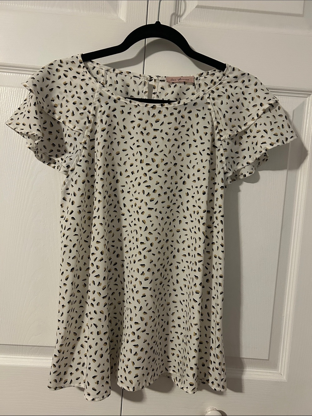 Women’s Small White Top with Black and Tan Confetti Print